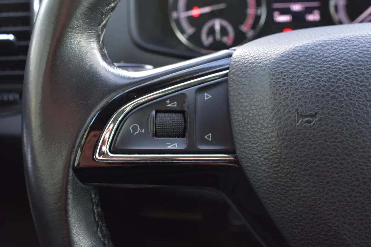 1.0 TSI Clever Edition|Cruise control|Navi|PDC|