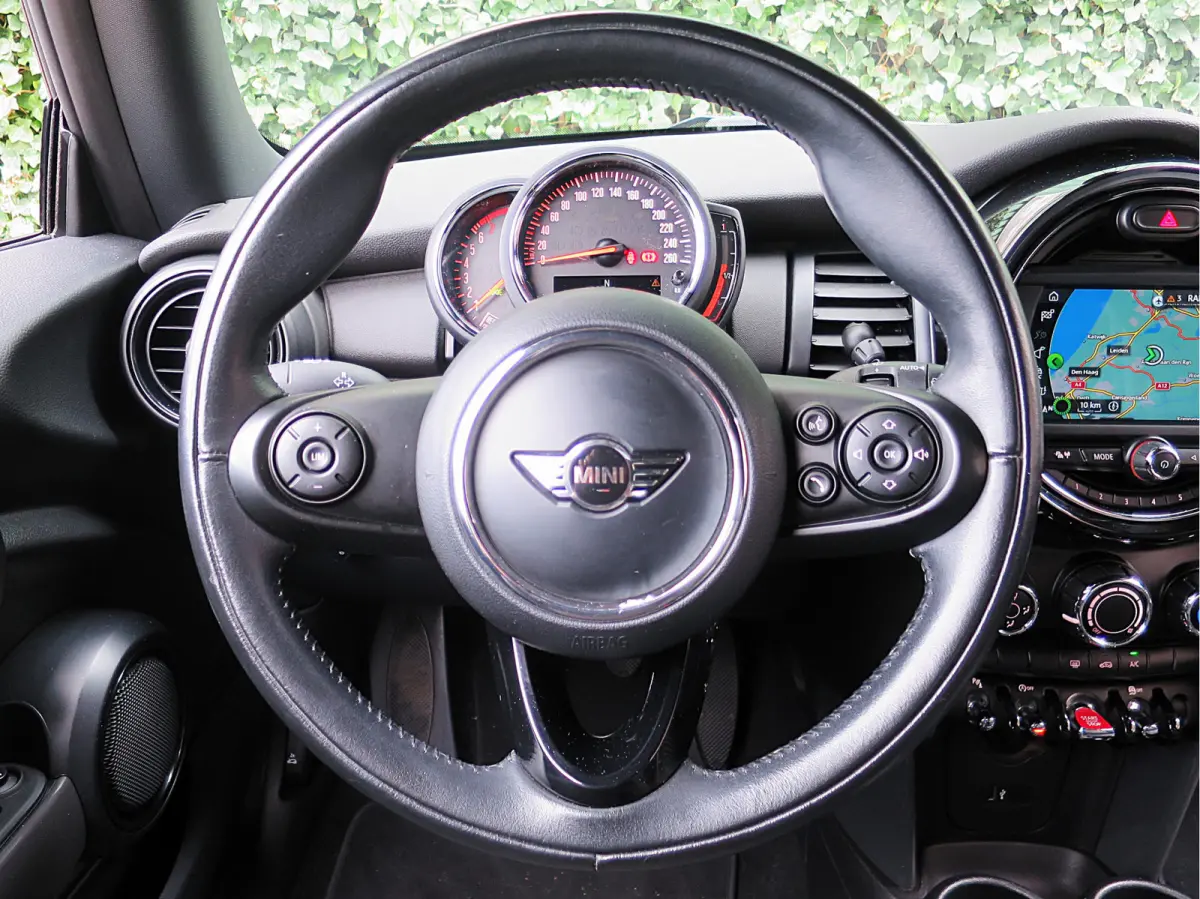1.5 Salt F56 met Navi, BT, Apple Carplay, Park.ass en 17"