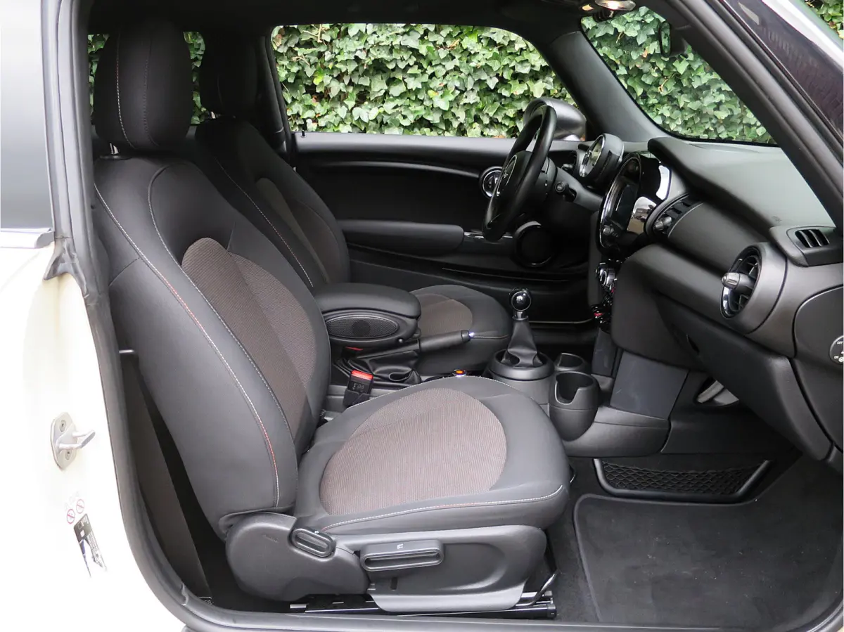 1.5 Salt F56 met Navi, BT, Apple Carplay, Park.ass en 17"