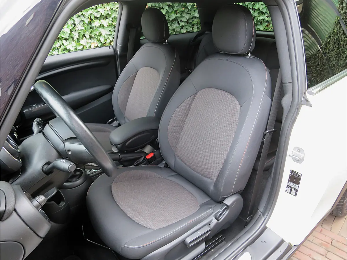 1.5 Salt F56 met Navi, BT, Apple Carplay, Park.ass en 17"