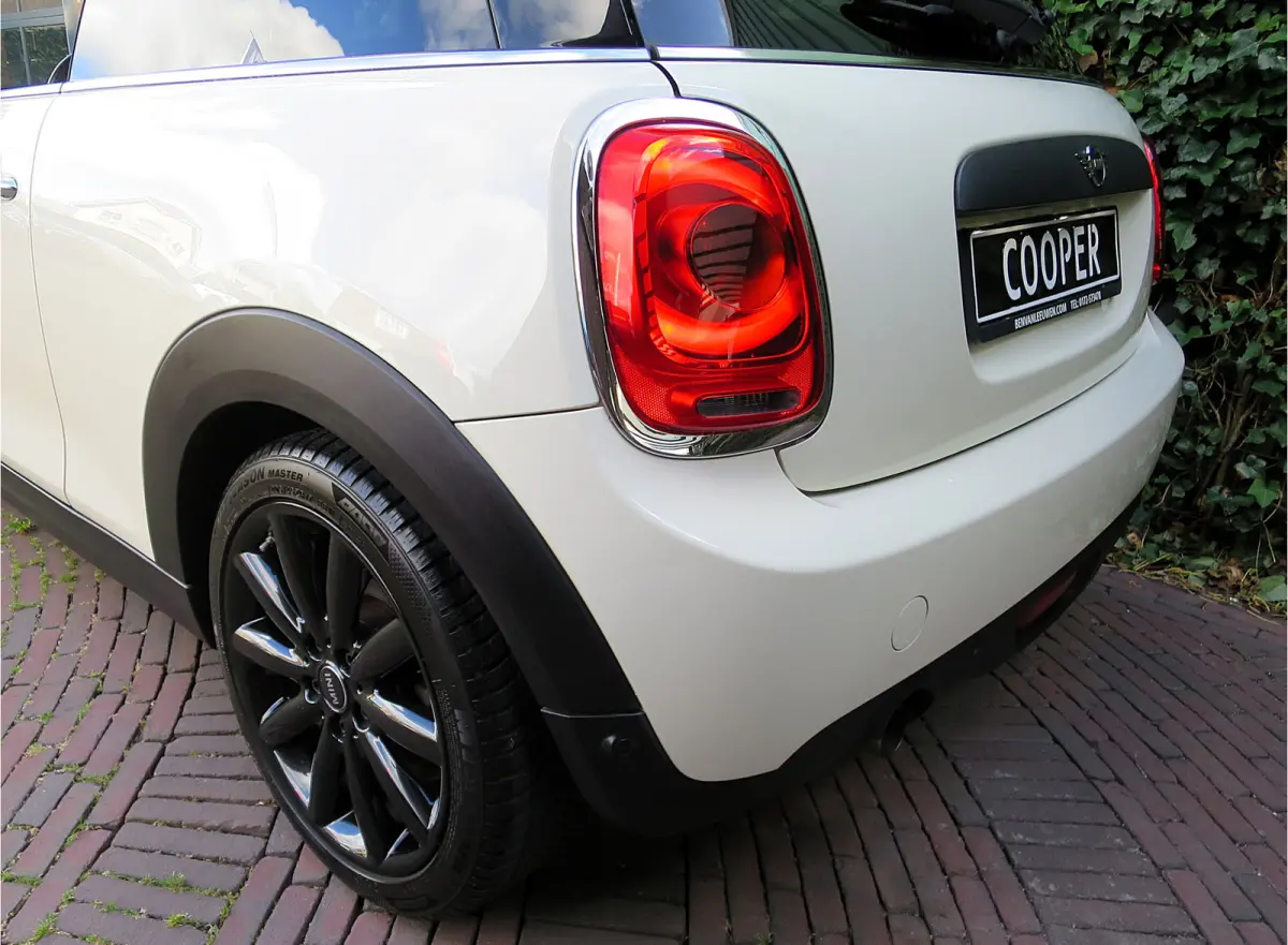 1.5 Salt F56 met Navi, BT, Apple Carplay, Park.ass en 17"