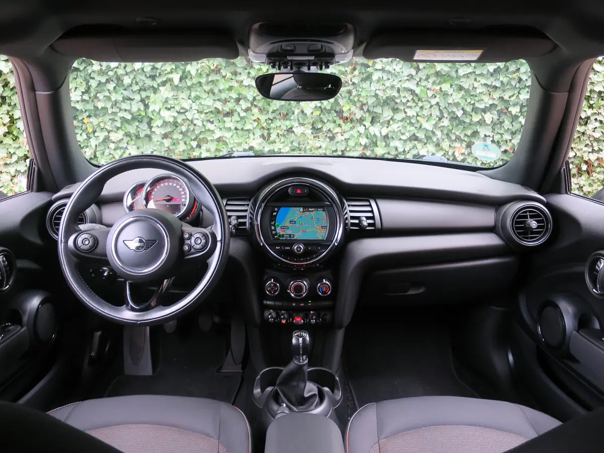 1.5 Salt F56 met Navi, BT, Apple Carplay, Park.ass en 17"