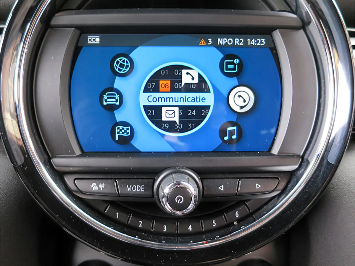 1.5 Salt F56 met Navi, BT, Apple Carplay, Park.ass en 17"