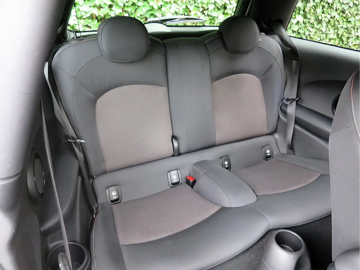 1.5 Salt F56 met Navi, BT, Apple Carplay, Park.ass en 17"
