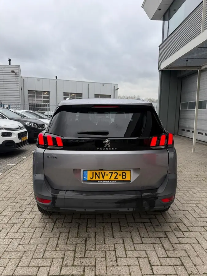 1.2 Benzine | 7 zitplaatsen | Navi | Camera