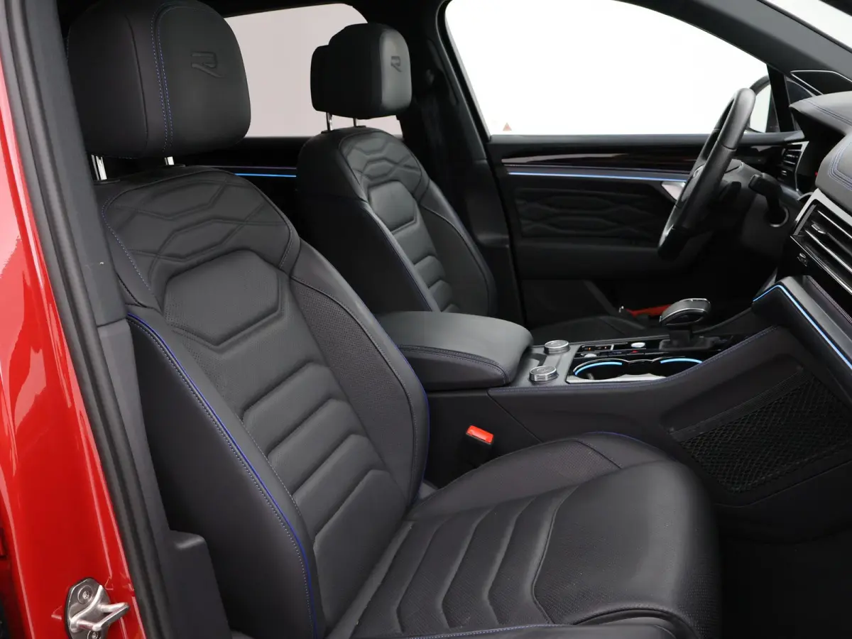 R 3.0 TSi V6 eHybrid 4MOTION R 462 PK *CHILI RED* + PANORAMA | STOELVENTILATIE | LUCHTVERING | DYNAUDIO | HEAD-UP DISPLAY