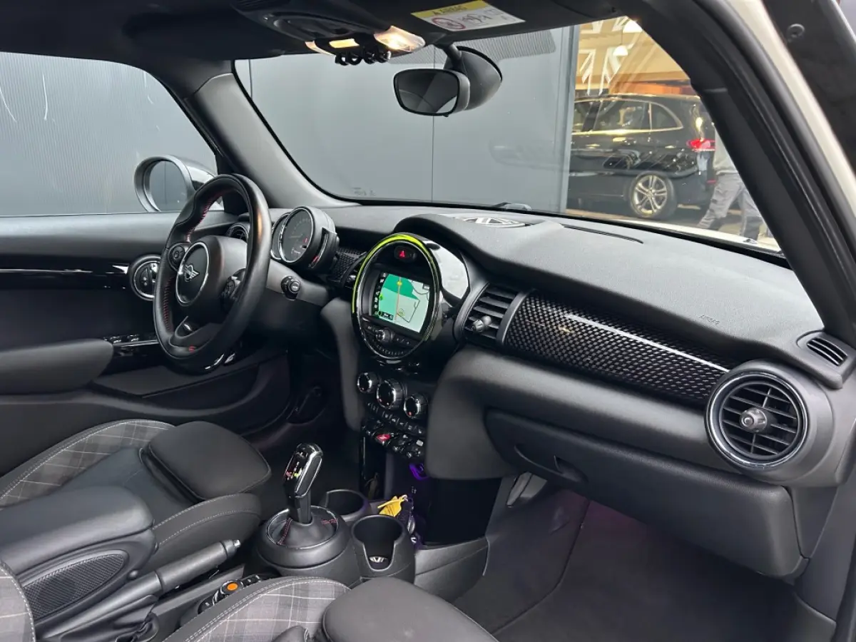 S 2.0 192pk 5-Drs Automaat LED Navi Carplay JCW-stuur Cruise Leder