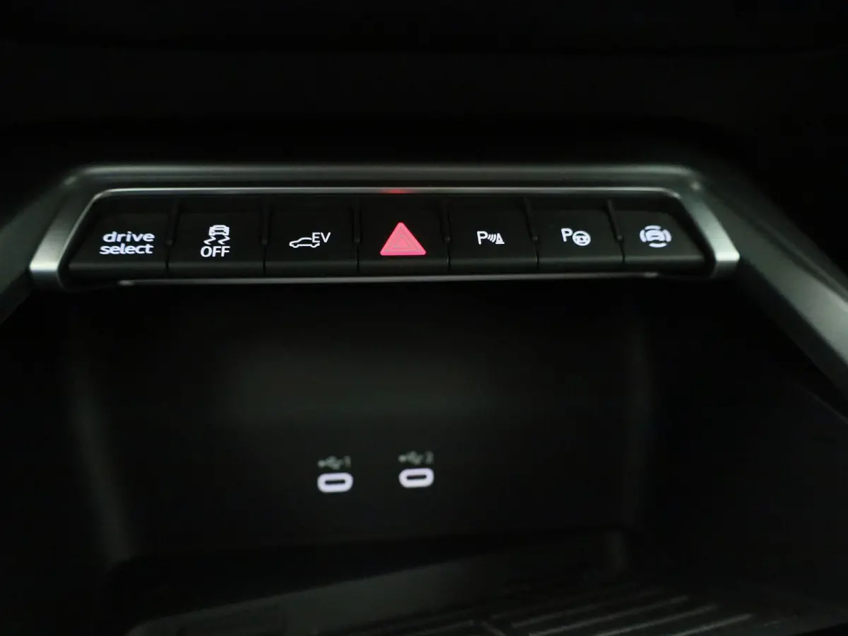 40 TFSI e Advanced edition 204 PK | Demo | Cruise control l Airco l Navigatie l Elektr. instel. bestuurd.stoel l Parkeersensoren l Apple Carplay / Android Auto l Audi drive select l
