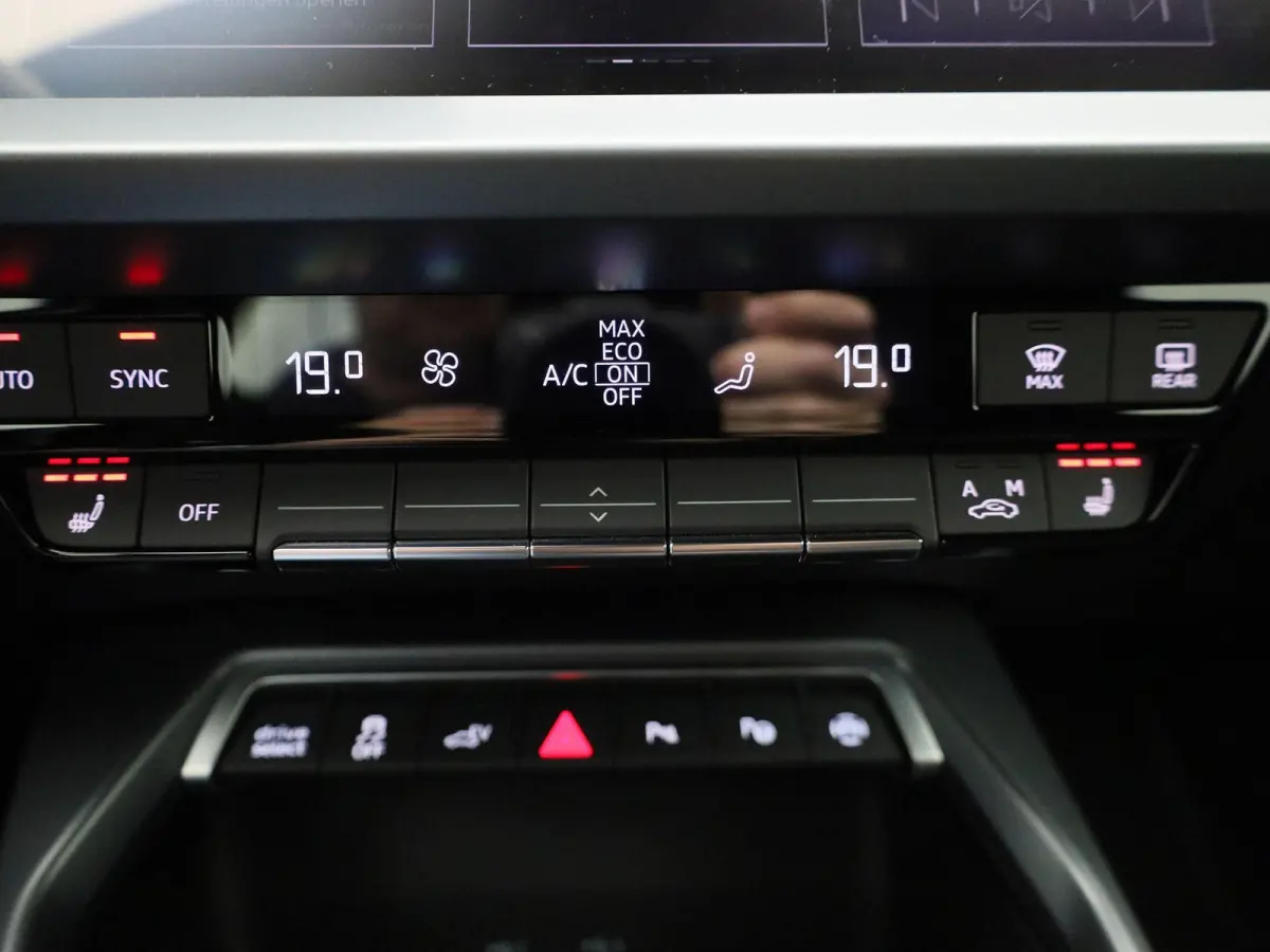 40 TFSI e Advanced edition 204 PK | Demo | Cruise control l Airco l Navigatie l Elektr. instel. bestuurd.stoel l Parkeersensoren l Apple Carplay / Android Auto l Audi drive select l