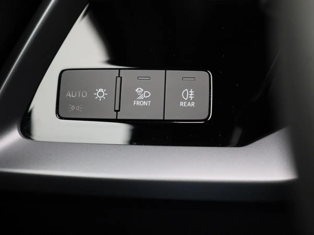 40 TFSI e Advanced edition 204 PK | Demo | Cruise control l Airco l Navigatie l Elektr. instel. bestuurd.stoel l Parkeersensoren l Apple Carplay / Android Auto l Audi drive select l