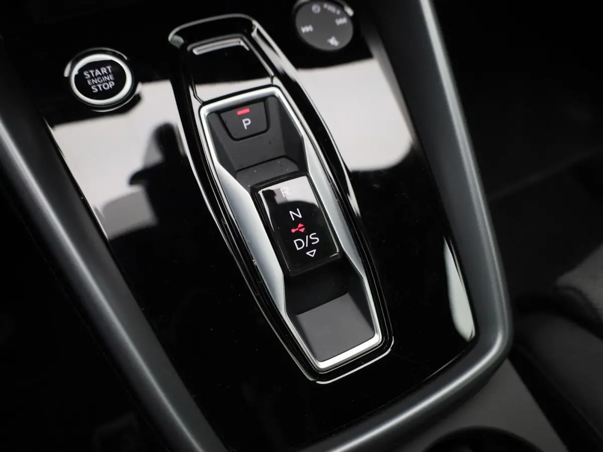 40 TFSI e Advanced edition 204 PK | Demo | Cruise control l Airco l Navigatie l Elektr. instel. bestuurd.stoel l Parkeersensoren l Apple Carplay / Android Auto l Audi drive select l