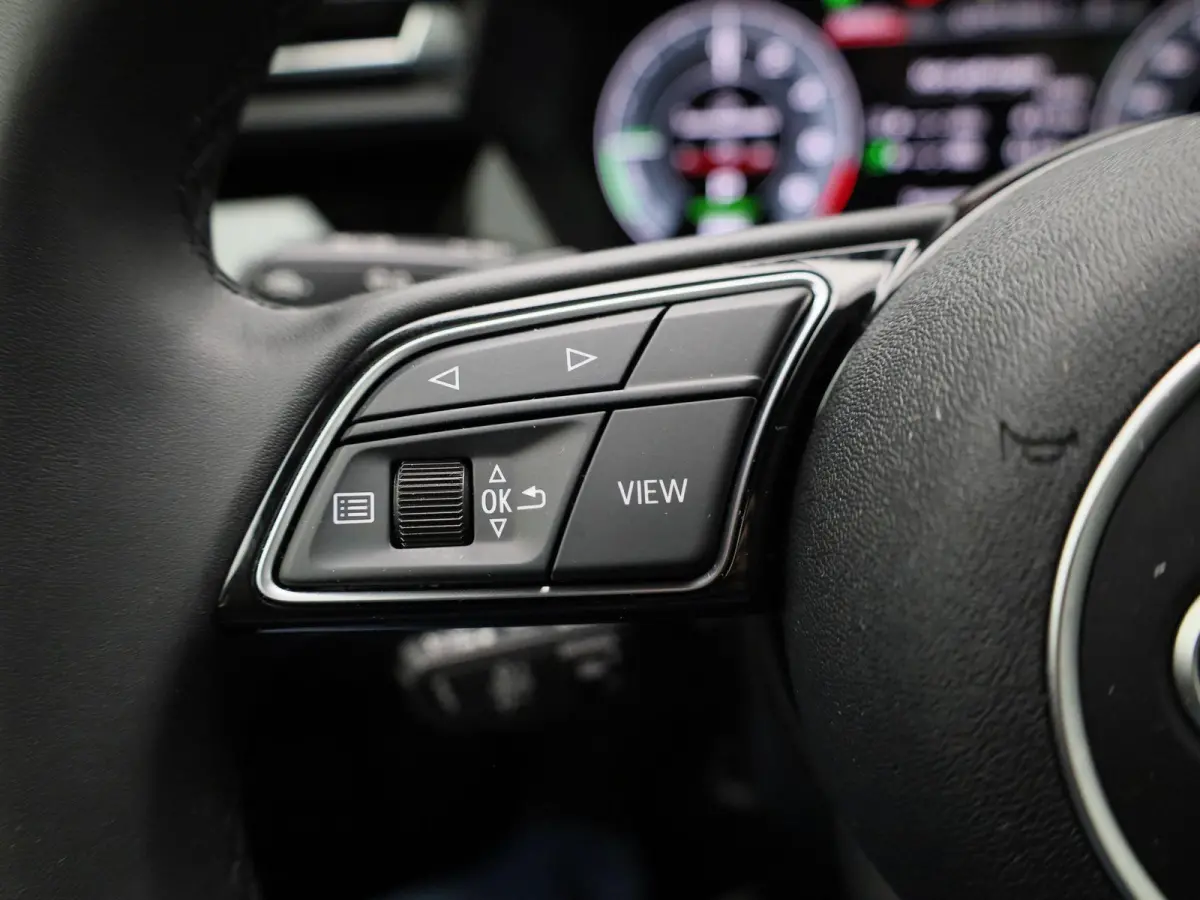 40 TFSI e Advanced edition 204 PK | Demo | Cruise control l Airco l Navigatie l Elektr. instel. bestuurd.stoel l Parkeersensoren l Apple Carplay / Android Auto l Audi drive select l