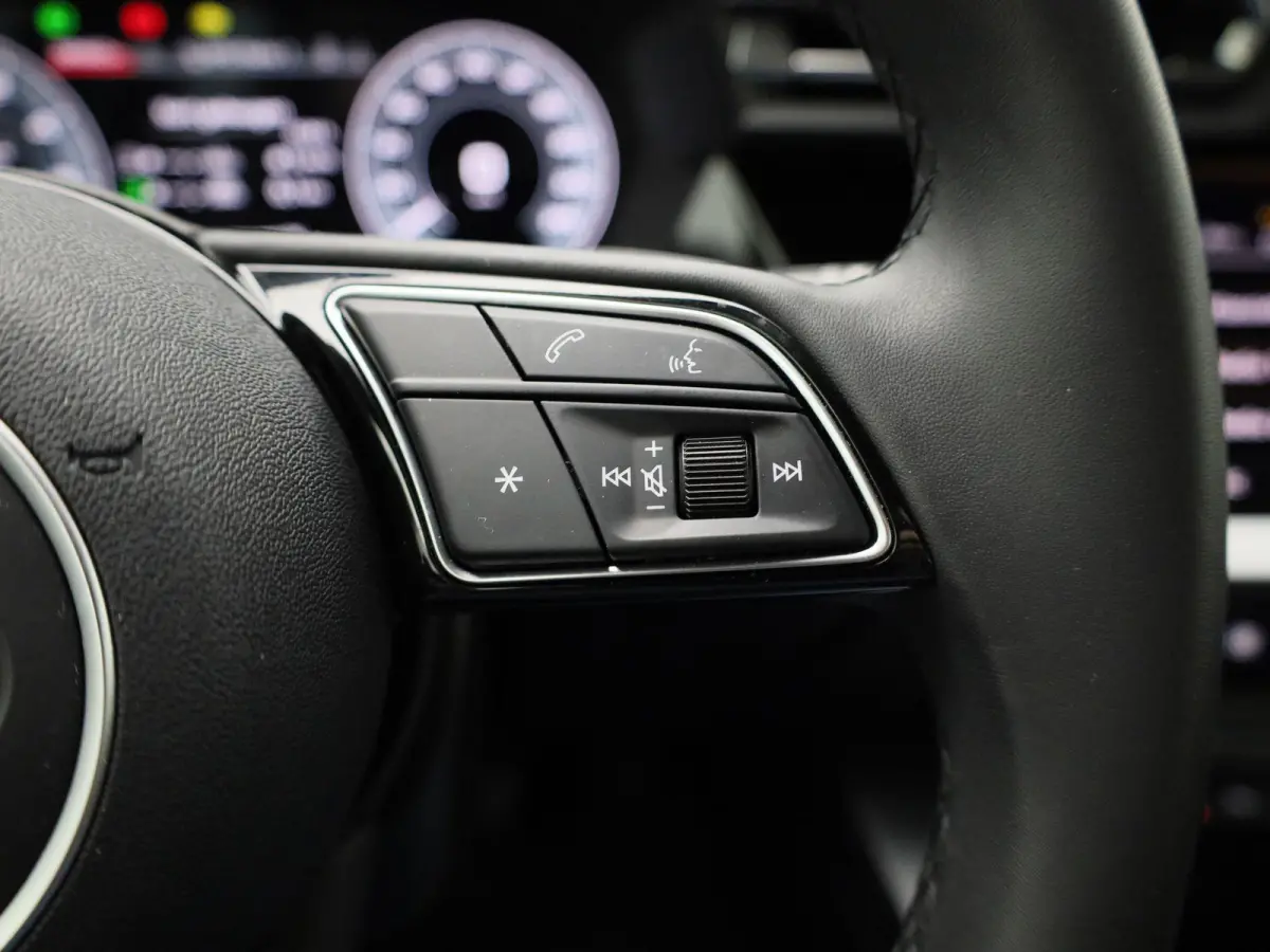 40 TFSI e Advanced edition 204 PK | Demo | Cruise control l Airco l Navigatie l Elektr. instel. bestuurd.stoel l Parkeersensoren l Apple Carplay / Android Auto l Audi drive select l