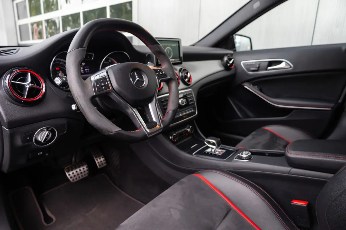 45 AMG 361 pk 4MATIC AMG-Sportpakket / Xenon/ Schaal-Stoelen/ Stoel.Verw/ Park.Sens/ Climate/ Cruise-Controle/ 19'' LMV