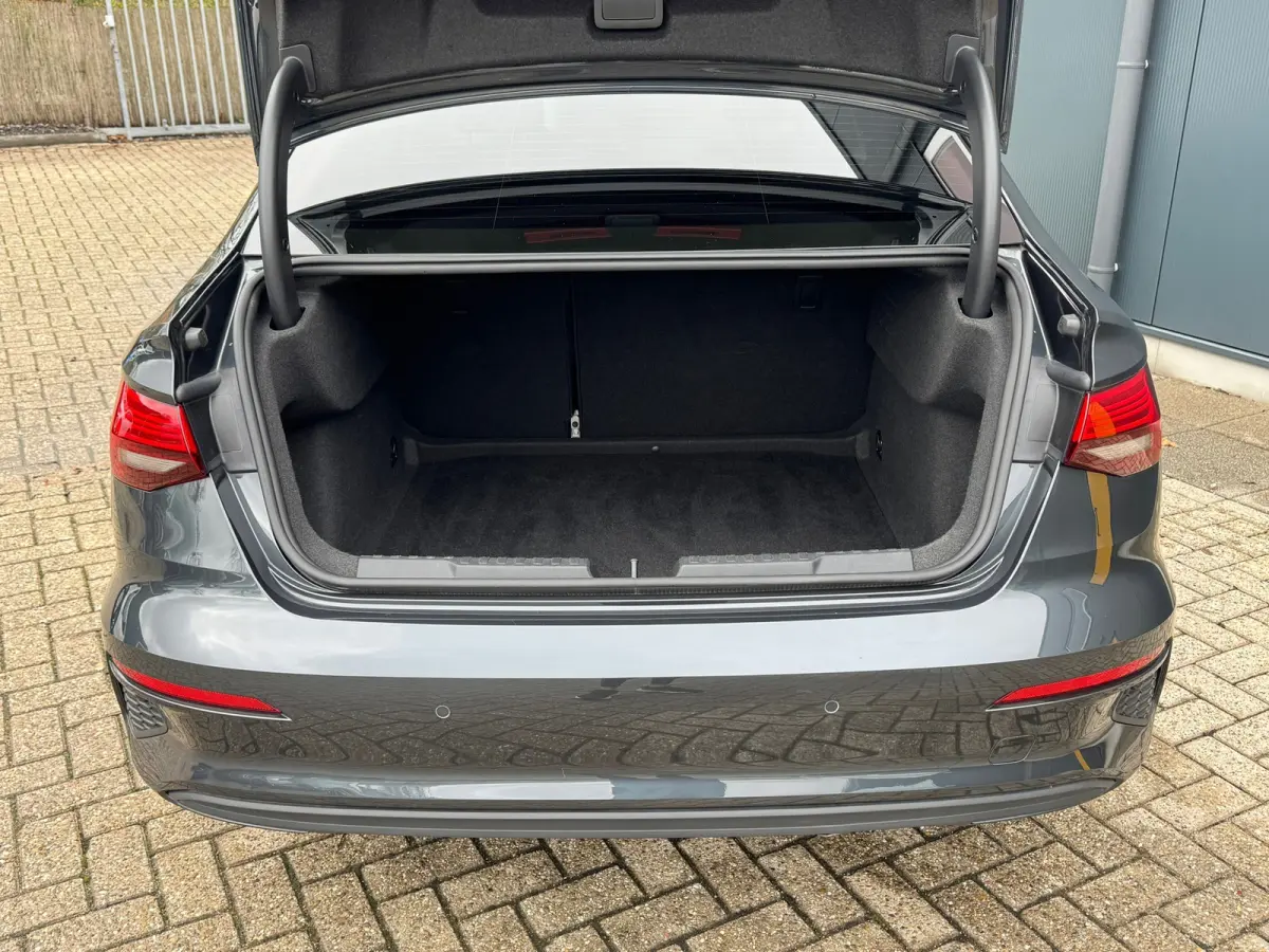 30 TFSI AUTOMAAT * Carplay * Optiek Zwart * Parkeersensoren *