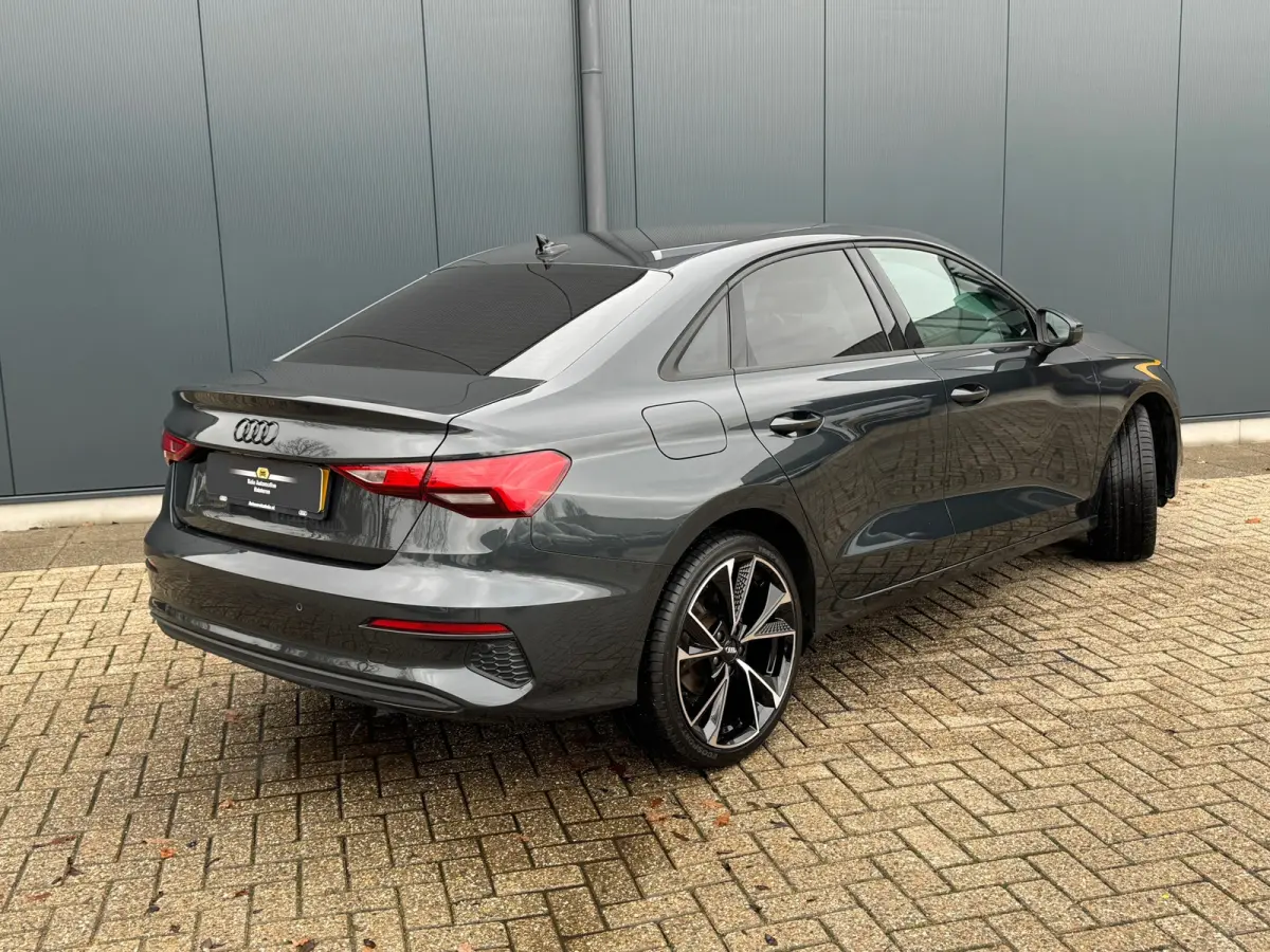 30 TFSI AUTOMAAT * Carplay * Optiek Zwart * Parkeersensoren *