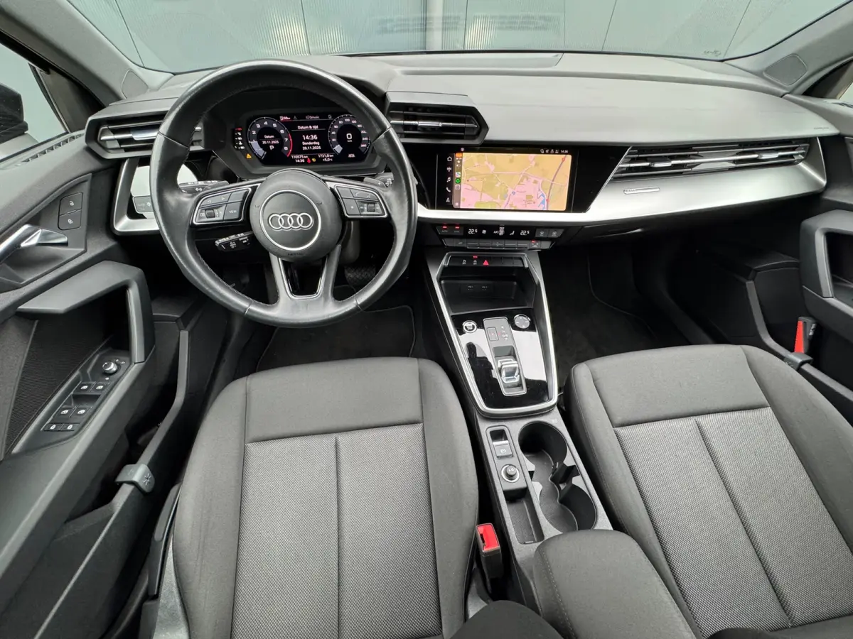 30 TFSI AUTOMAAT * Carplay * Optiek Zwart * Parkeersensoren *