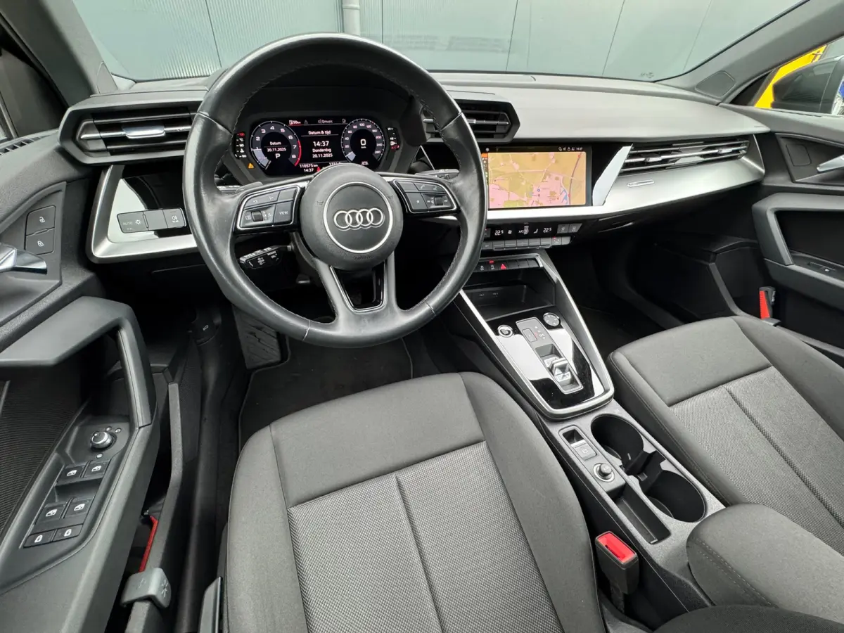 30 TFSI AUTOMAAT * Carplay * Optiek Zwart * Parkeersensoren *