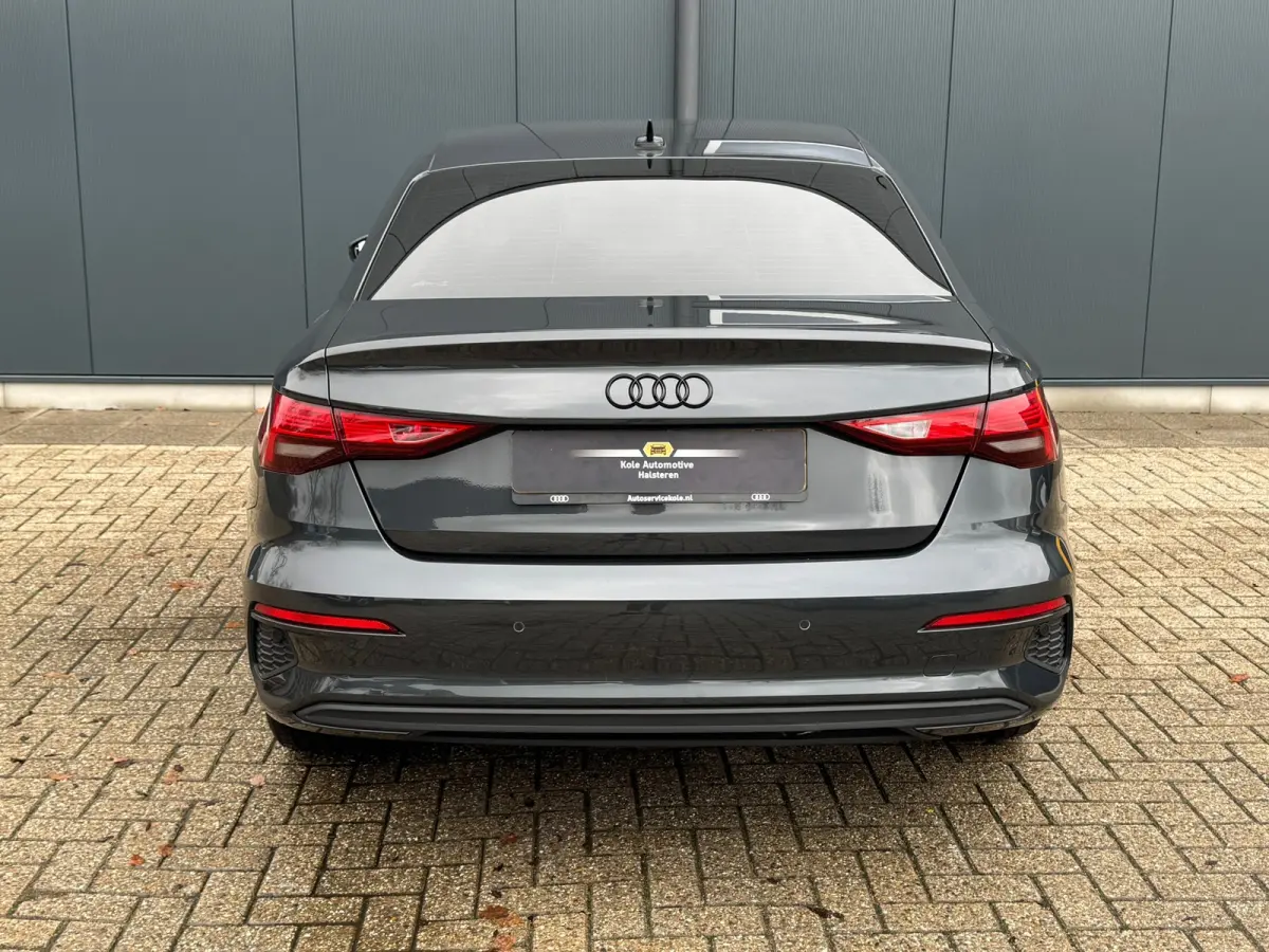 30 TFSI AUTOMAAT * Carplay * Optiek Zwart * Parkeersensoren *