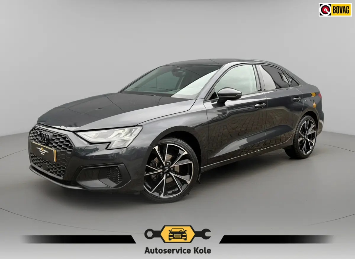 30 TFSI AUTOMAAT * Carplay * Optiek Zwart * Parkeersensoren *
