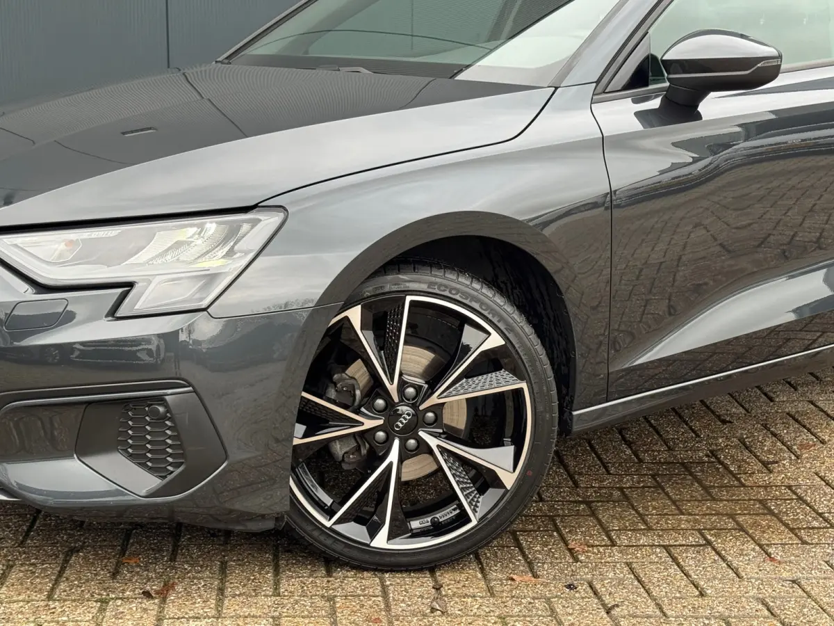 30 TFSI AUTOMAAT * Carplay * Optiek Zwart * Parkeersensoren *