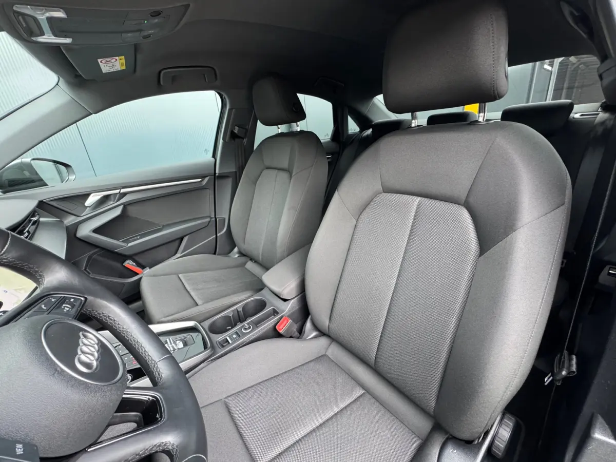 30 TFSI AUTOMAAT * Carplay * Optiek Zwart * Parkeersensoren *