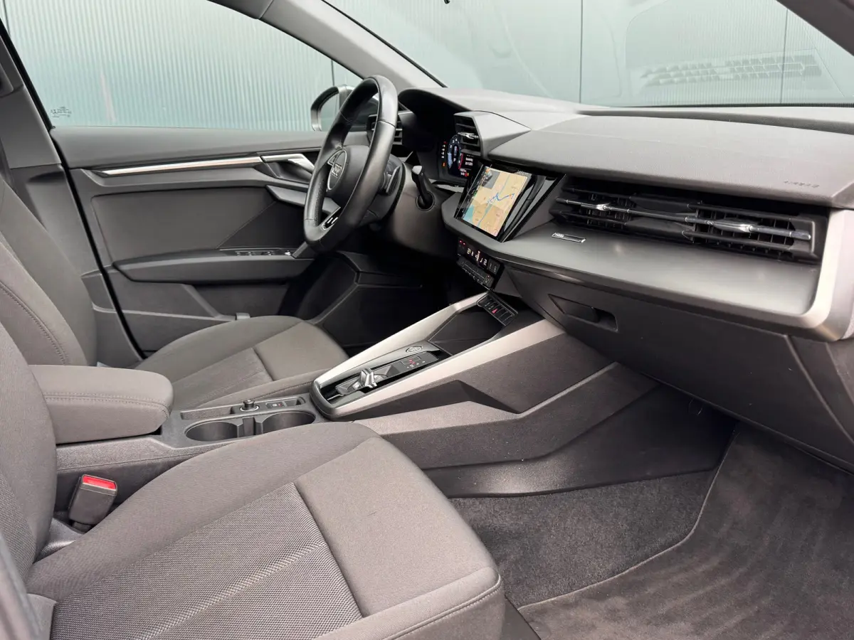30 TFSI AUTOMAAT * Carplay * Optiek Zwart * Parkeersensoren *