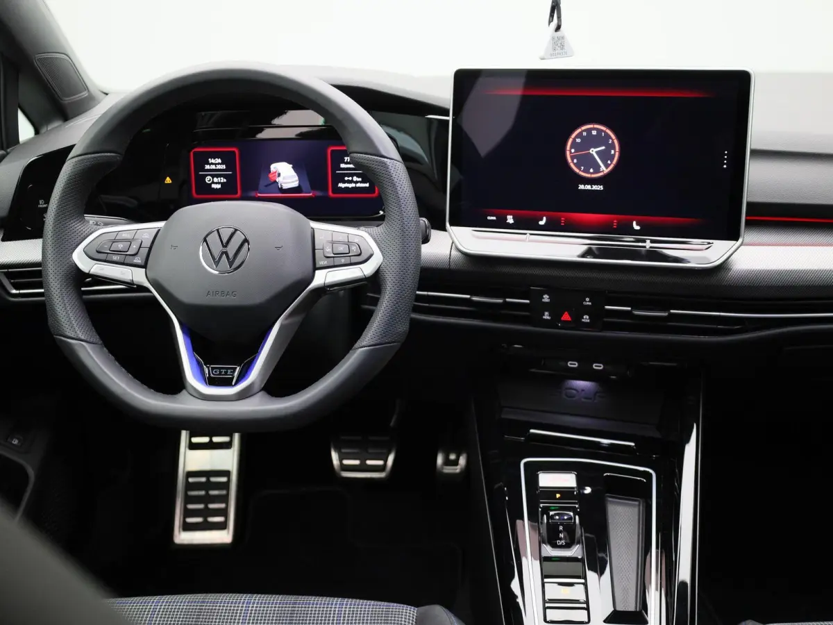1.5 eHybrid GTE | Automaat | Panoramadak | Navigatie | Apple Carplay / Android Auto | Trekhaak Inklapbaar | Digital Cockpit | Advanced Keyless | Heads-up Display | Stoel- Stuurverwarming | L