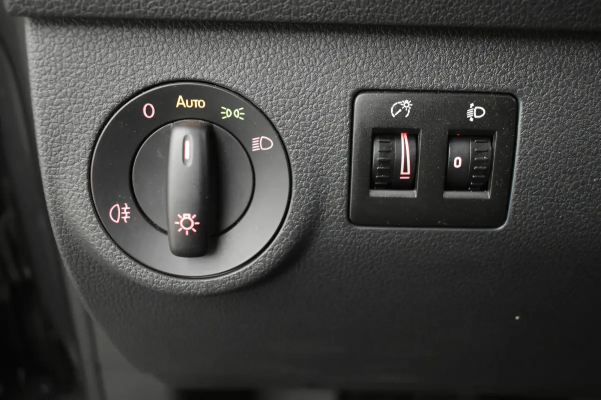Maxi 1.4 TSI 5+1 Rolstoelauto + Lier Bodem Verlaging Navi PDC Climaat Contr 1x rolstoel totaal 6 personen