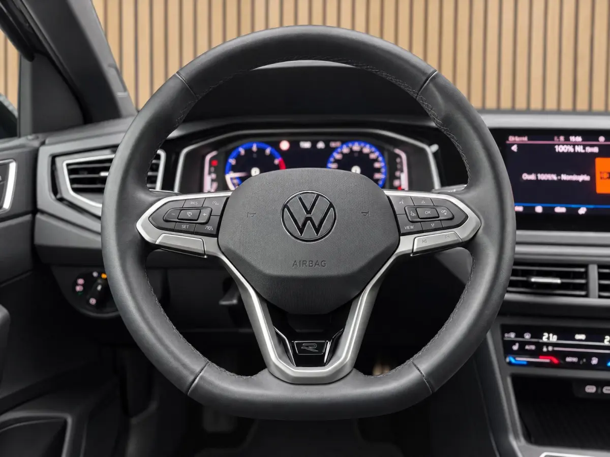 1.0 TSI R-Line |Camera |Virtual display |IQ Light |Keyless |Stoelverw. |ACC