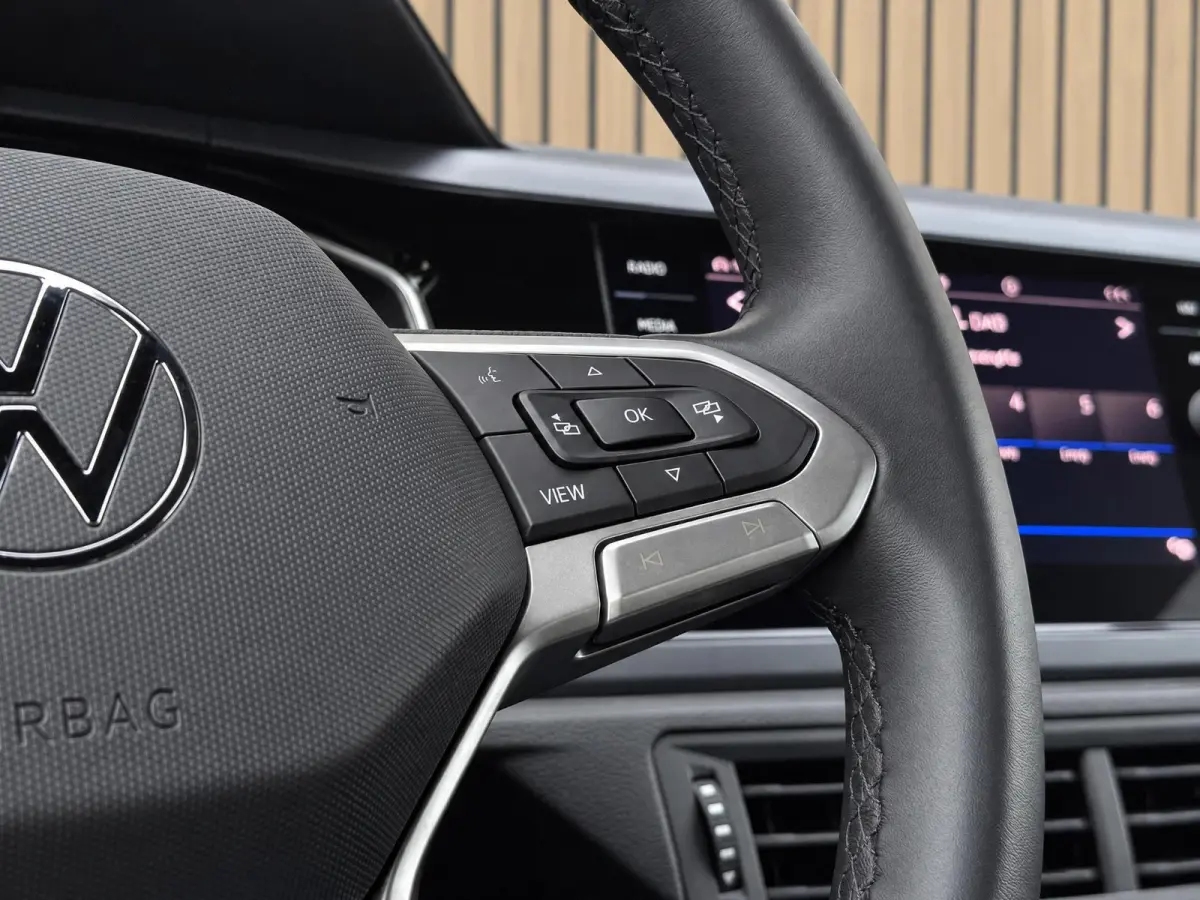 1.0 TSI R-Line |Camera |Virtual display |IQ Light |Keyless |Stoelverw. |ACC