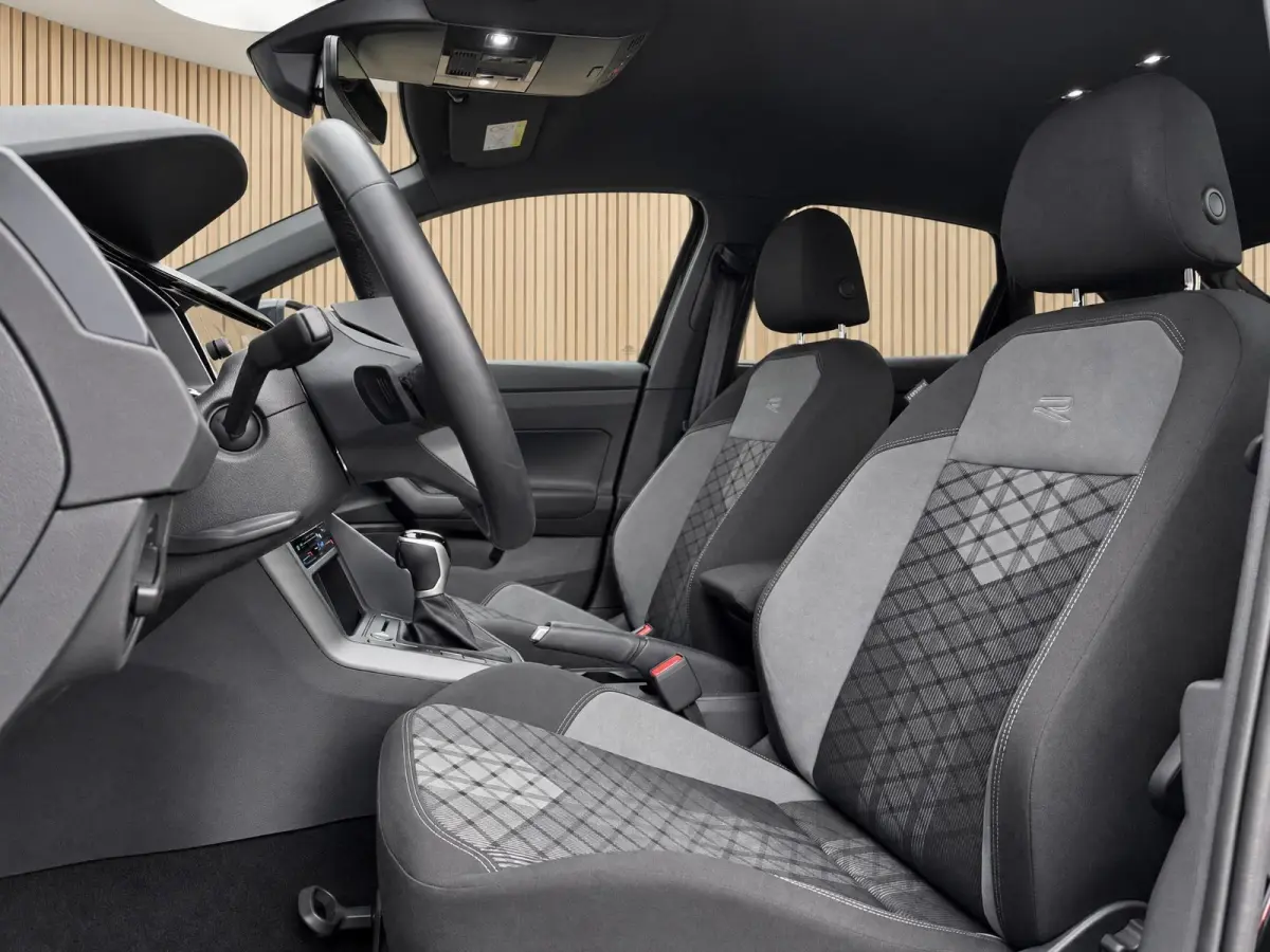1.0 TSI R-Line |Camera |Virtual display |IQ Light |Keyless |Stoelverw. |ACC
