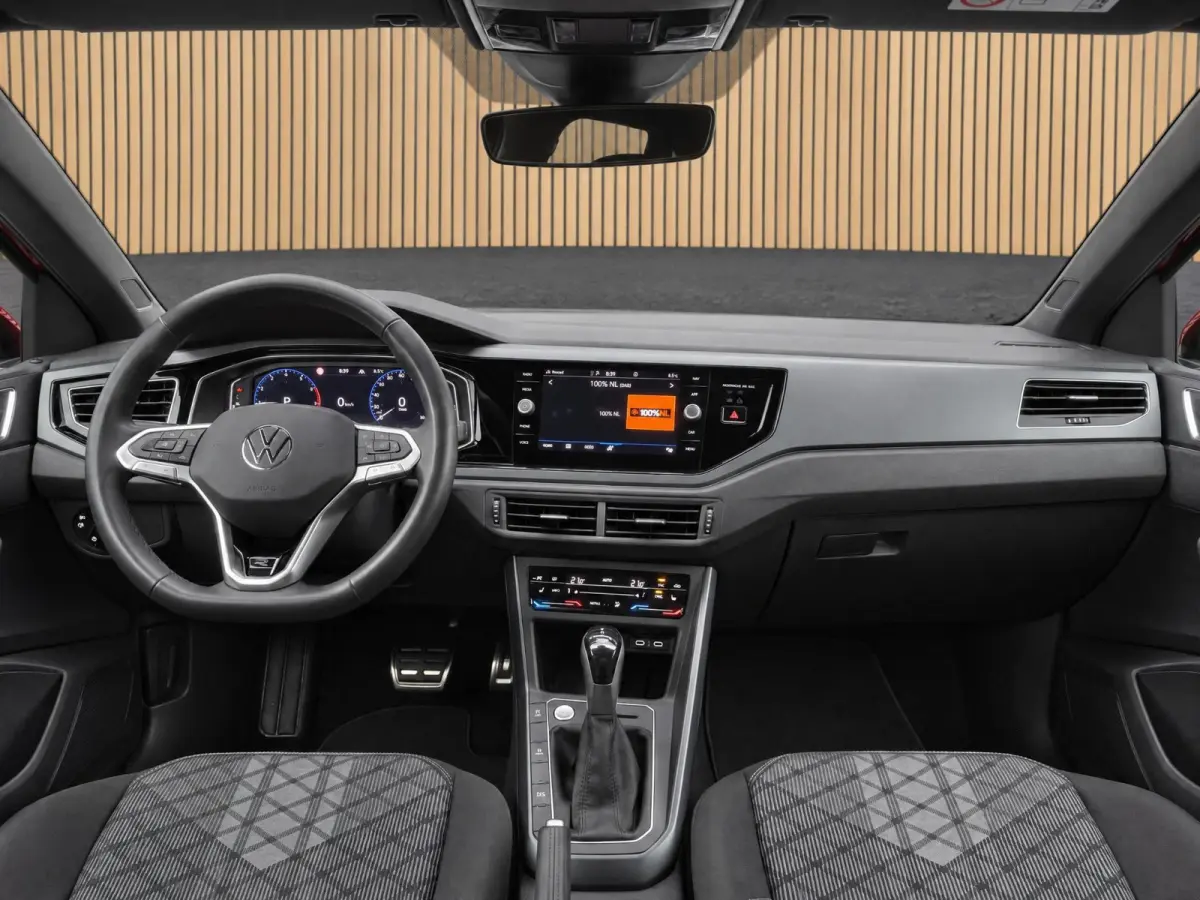 1.0 TSI R-Line |Camera |Virtual display |IQ Light |Keyless |Stoelverw. |ACC
