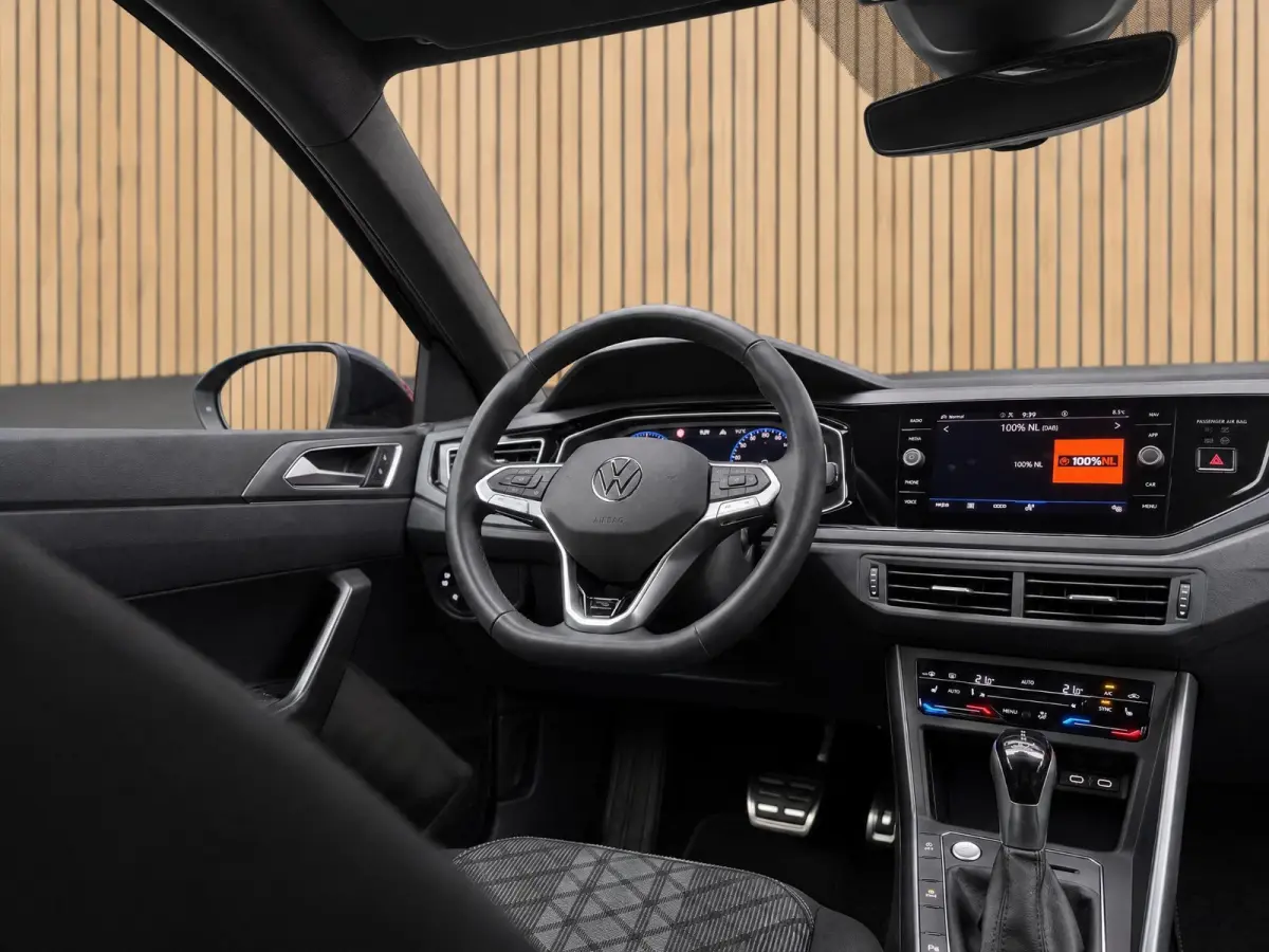 1.0 TSI R-Line |Camera |Virtual display |IQ Light |Keyless |Stoelverw. |ACC