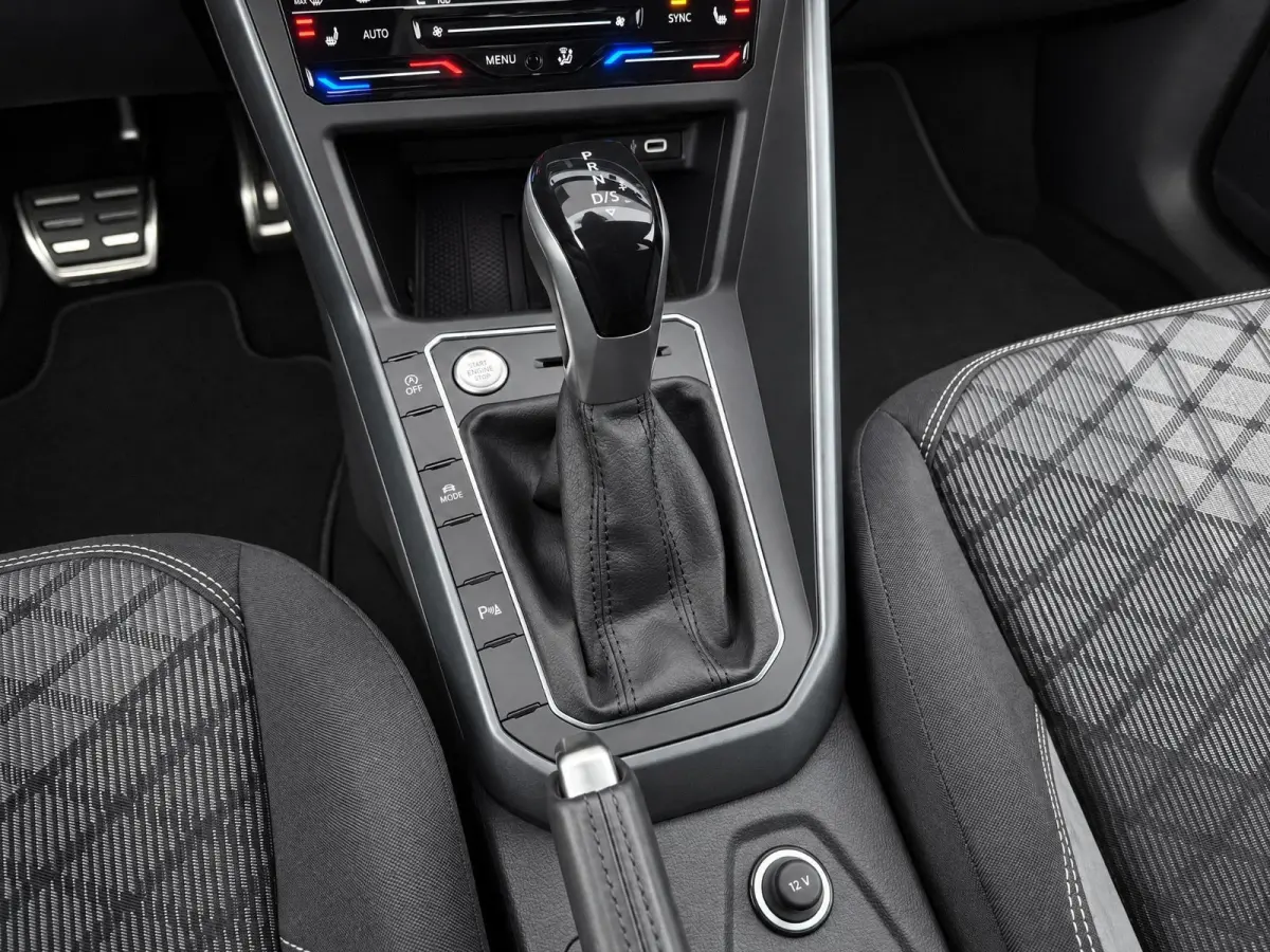 1.0 TSI R-Line |Camera |Virtual display |IQ Light |Keyless |Stoelverw. |ACC