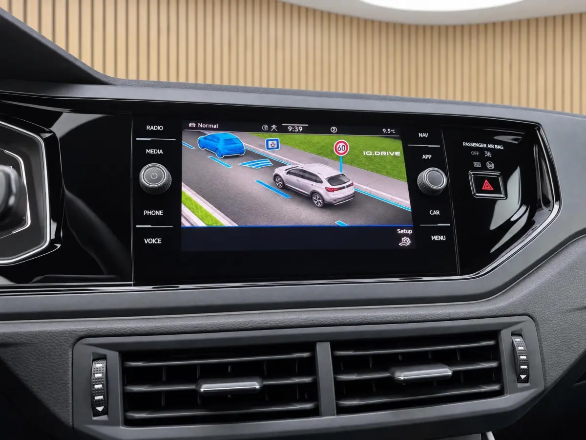 1.0 TSI R-Line |Camera |Virtual display |IQ Light |Keyless |Stoelverw. |ACC