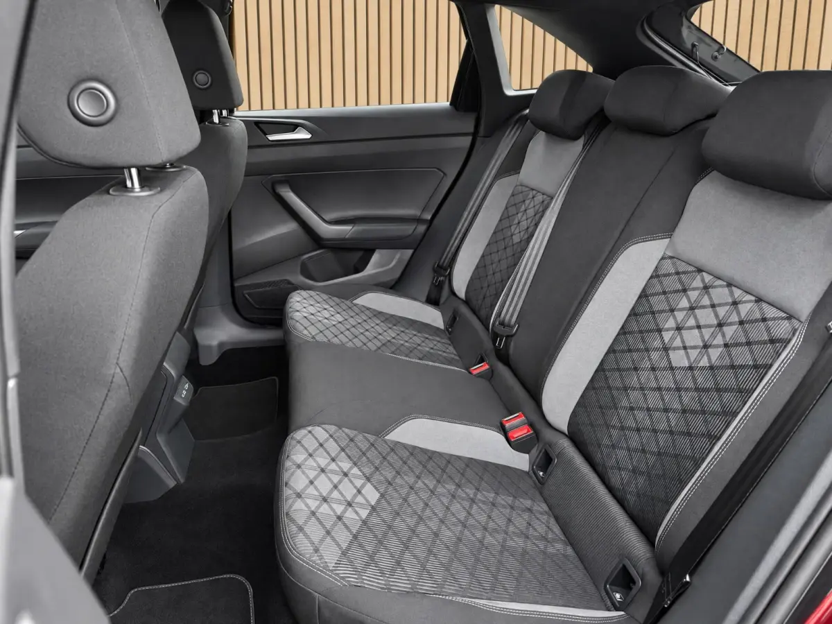 1.0 TSI R-Line |Camera |Virtual display |IQ Light |Keyless |Stoelverw. |ACC