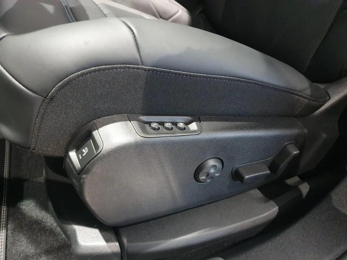 1.6 Plug-in Hybrid Plus 225 Full options | Automaat | Climate Control | Lederen Stoelen Elek. Verstelbaar + Massage | Stoel/Stuur Verwarming | Elek. Schuif/Kantel Dak | Elek. Kofferklep | Fu