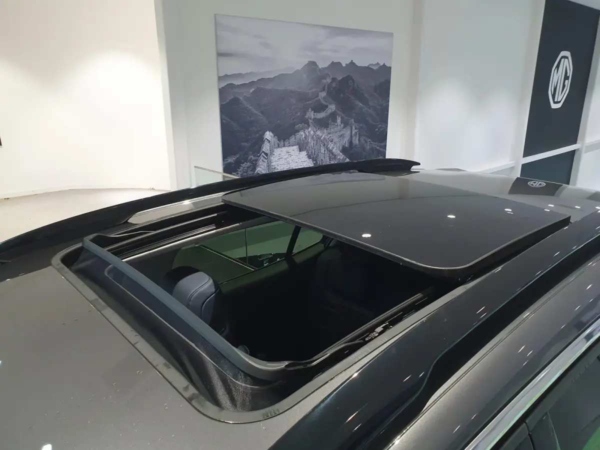 1.6 Plug-in Hybrid Plus 225 Full options | Automaat | Climate Control | Lederen Stoelen Elek. Verstelbaar + Massage | Stoel/Stuur Verwarming | Elek. Schuif/Kantel Dak | Elek. Kofferklep | Fu