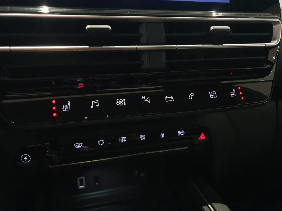 1.6 Plug-in Hybrid Plus 225 Full options | Automaat | Climate Control | Lederen Stoelen Elek. Verstelbaar + Massage | Stoel/Stuur Verwarming | Elek. Schuif/Kantel Dak | Elek. Kofferklep | Fu