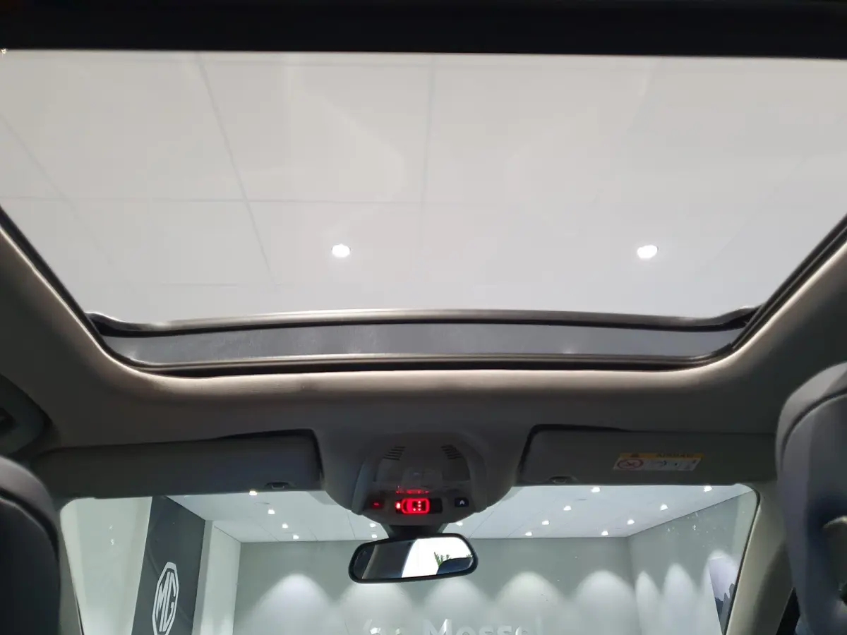 1.6 Plug-in Hybrid Plus 225 Full options | Automaat | Climate Control | Lederen Stoelen Elek. Verstelbaar + Massage | Stoel/Stuur Verwarming | Elek. Schuif/Kantel Dak | Elek. Kofferklep | Fu