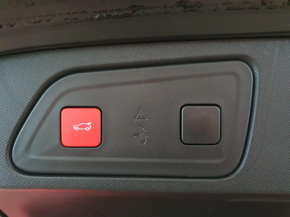 1.6 Plug-in Hybrid Plus 225 Full options | Automaat | Climate Control | Lederen Stoelen Elek. Verstelbaar + Massage | Stoel/Stuur Verwarming | Elek. Schuif/Kantel Dak | Elek. Kofferklep | Fu
