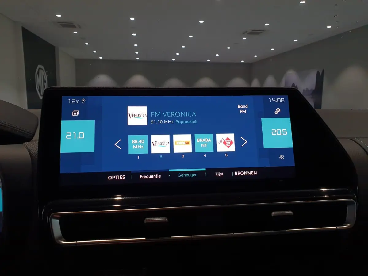 1.6 Plug-in Hybrid Plus 225 Full options | Automaat | Climate Control | Lederen Stoelen Elek. Verstelbaar + Massage | Stoel/Stuur Verwarming | Elek. Schuif/Kantel Dak | Elek. Kofferklep | Fu