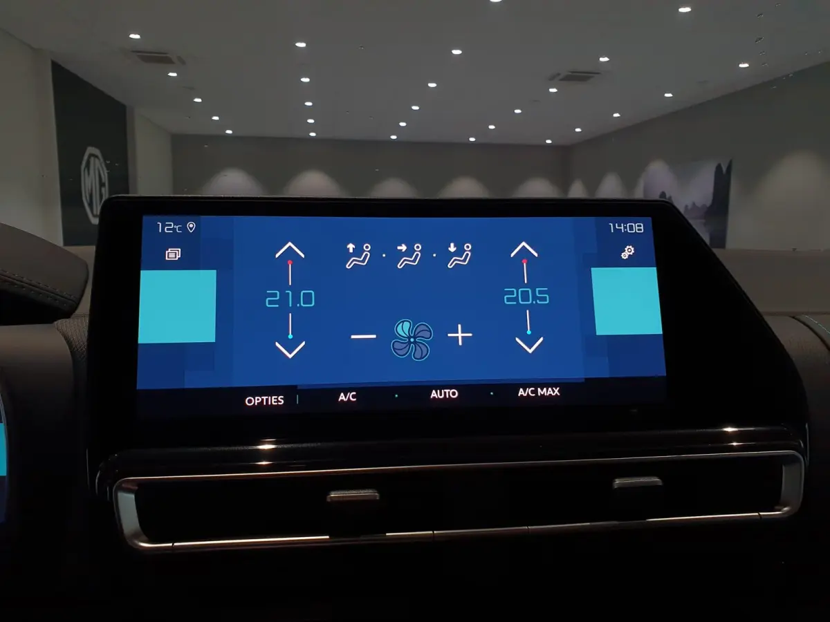 1.6 Plug-in Hybrid Plus 225 Full options | Automaat | Climate Control | Lederen Stoelen Elek. Verstelbaar + Massage | Stoel/Stuur Verwarming | Elek. Schuif/Kantel Dak | Elek. Kofferklep | Fu