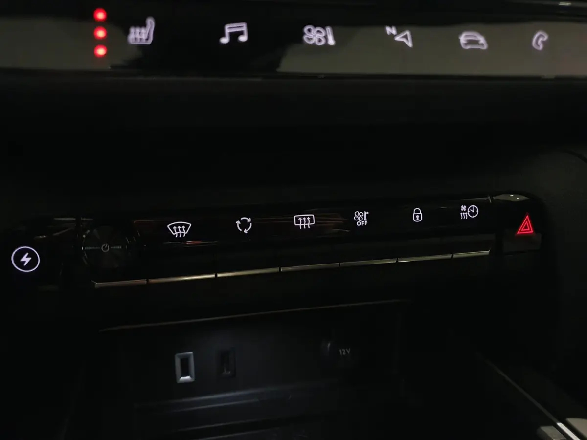 1.6 Plug-in Hybrid Plus 225 Full options | Automaat | Climate Control | Lederen Stoelen Elek. Verstelbaar + Massage | Stoel/Stuur Verwarming | Elek. Schuif/Kantel Dak | Elek. Kofferklep | Fu