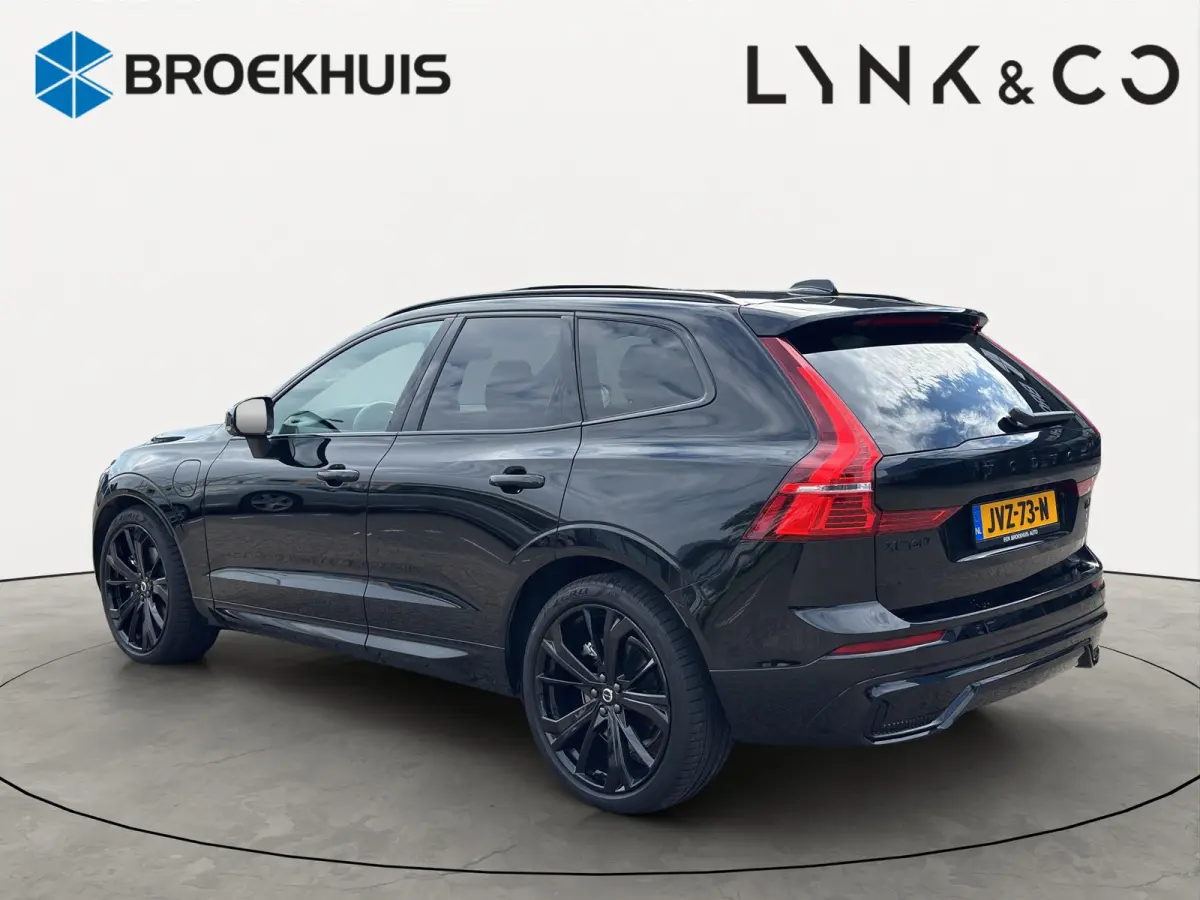 T6 Plug-in hybrid AWD Plus Black Edition | Luchtvering | Pano | Trekhaak | Extra getint glas | Blis | Achterbankverwarming |