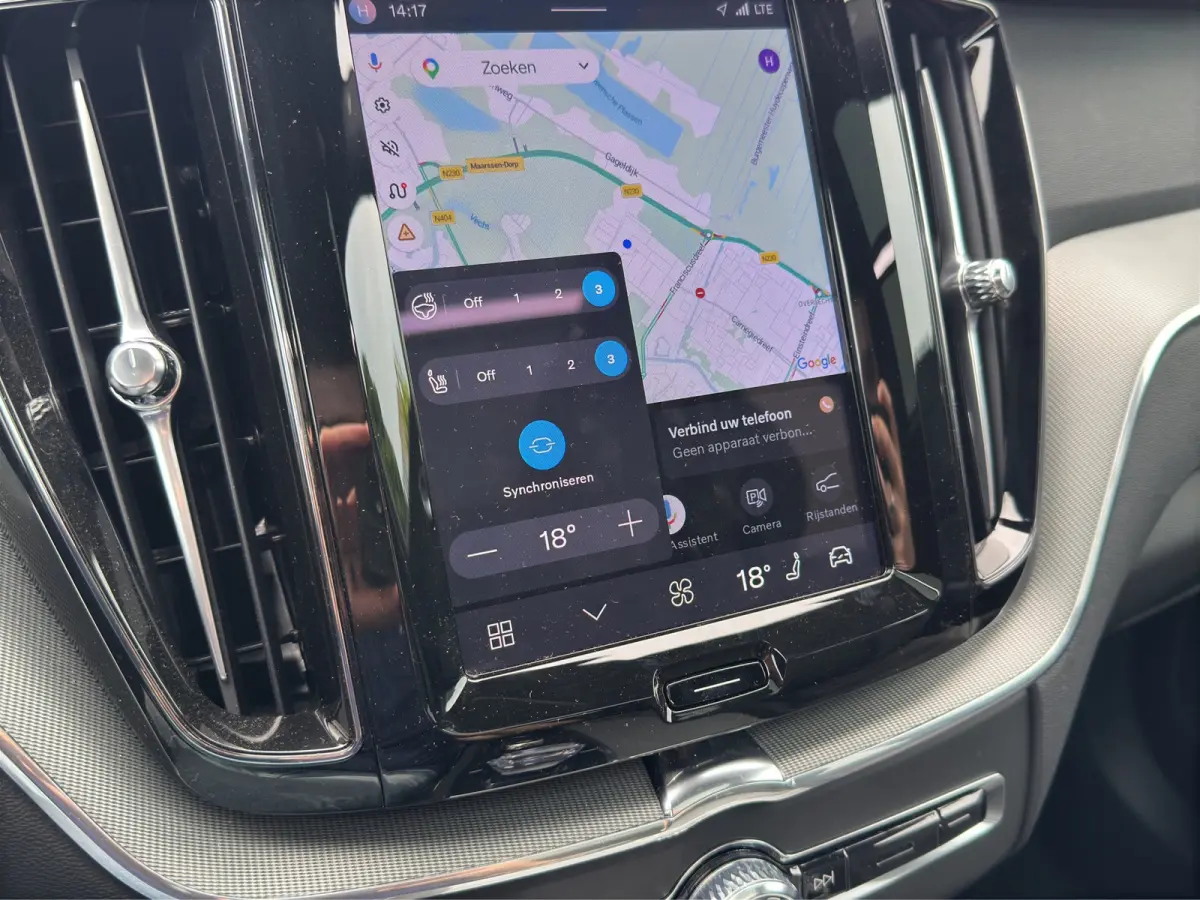 T6 Plug-in hybrid AWD Plus Black Edition | Luchtvering | Pano | Trekhaak | Extra getint glas | Blis | Achterbankverwarming |
