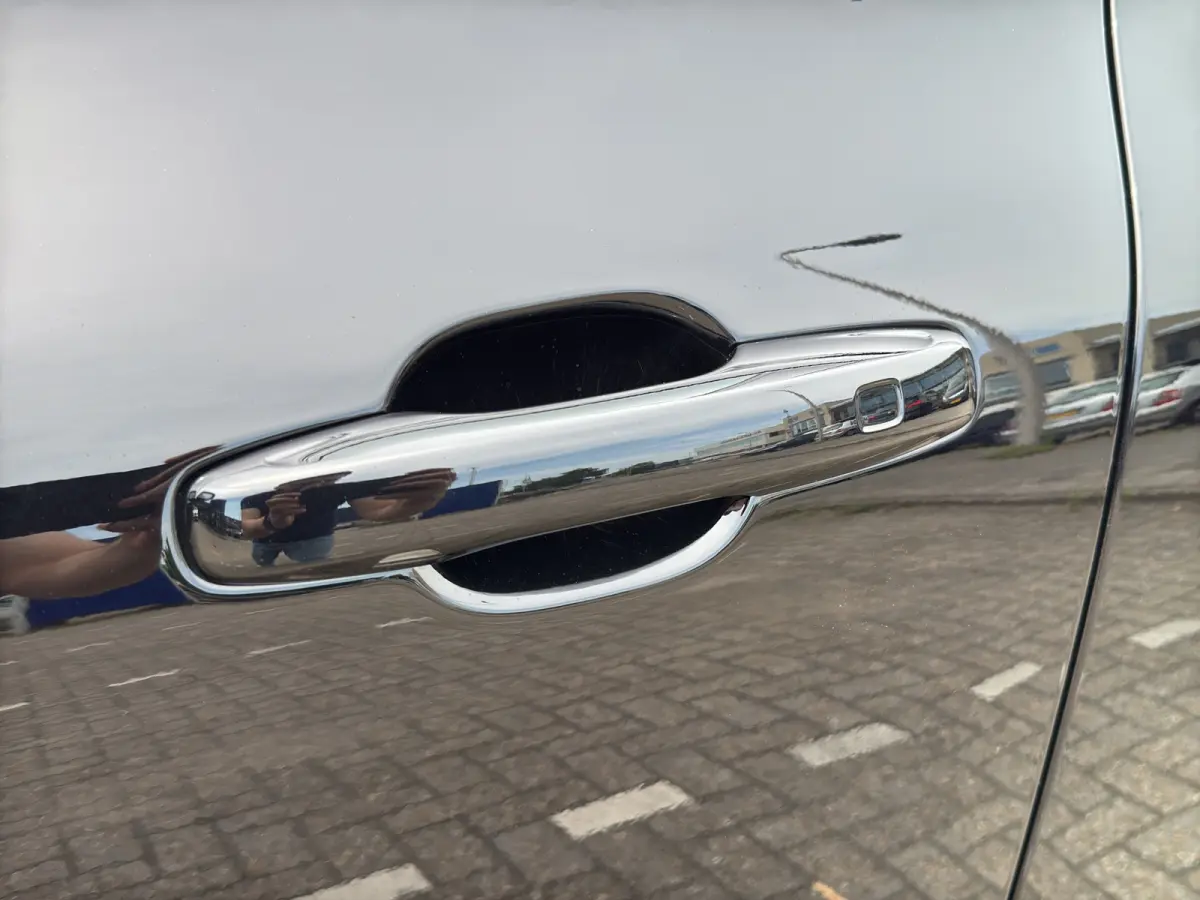 T6 Plug-in hybrid AWD Plus Black Edition | Luchtvering | Pano | Trekhaak | Extra getint glas | Blis | Achterbankverwarming |