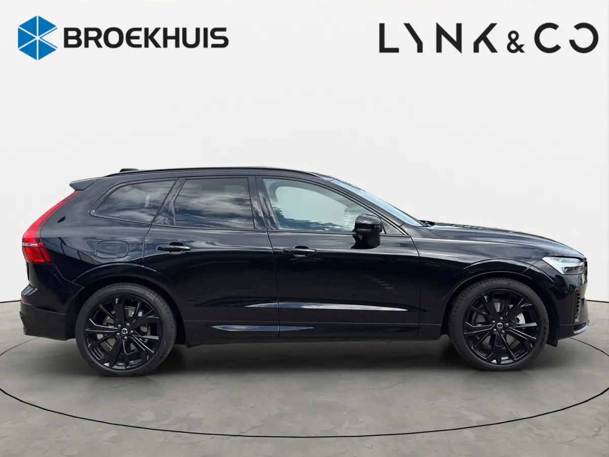 T6 Plug-in hybrid AWD Plus Black Edition | Luchtvering | Pano | Trekhaak | Extra getint glas | Blis | Achterbankverwarming |