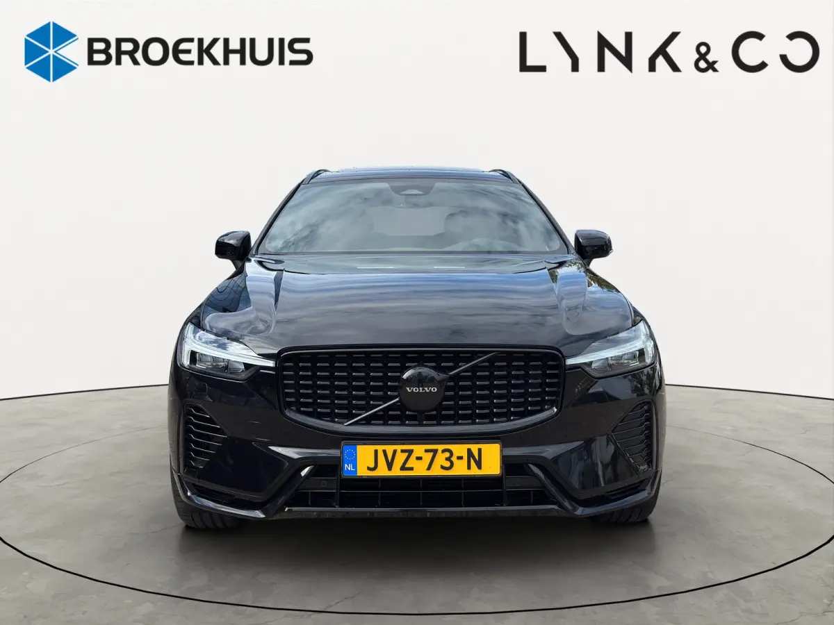 T6 Plug-in hybrid AWD Plus Black Edition | Luchtvering | Pano | Trekhaak | Extra getint glas | Blis | Achterbankverwarming |